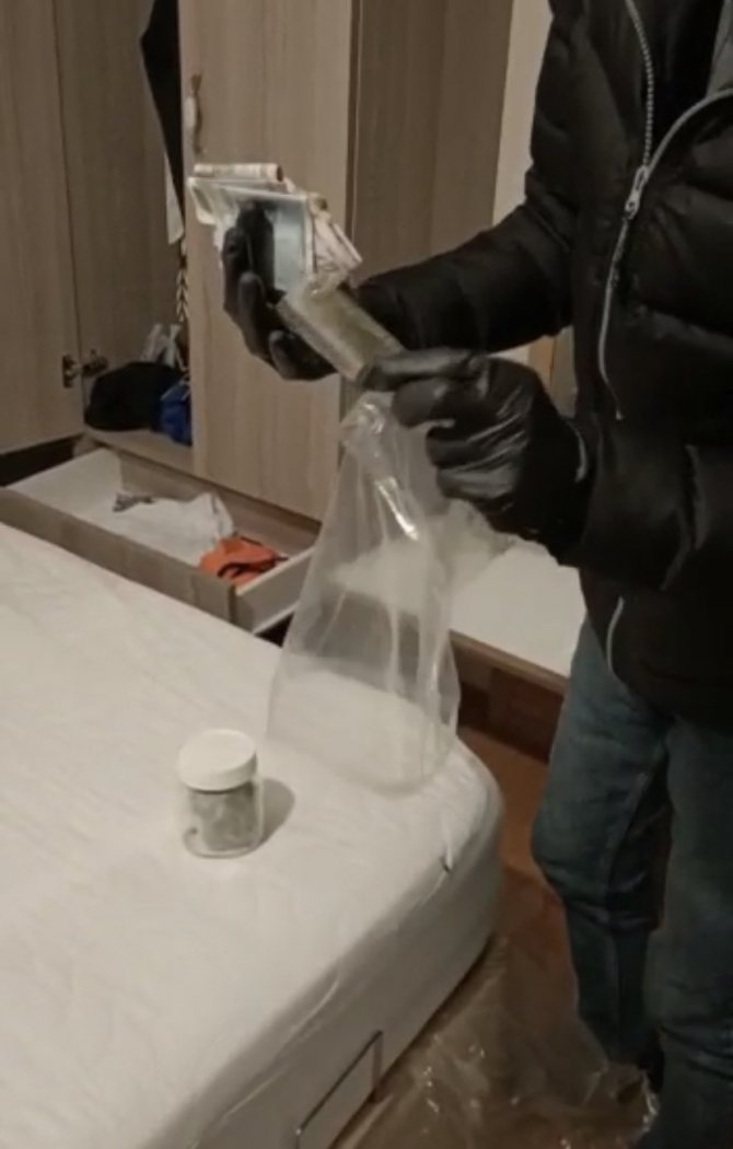 Çikolata kavanozunda marihuana ele geçirildi