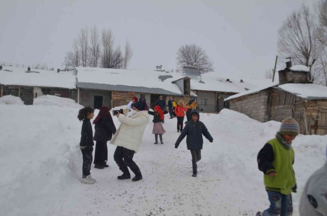 Fotoğraf sanatçıları kışın güzelliklerini fotoğrafladı