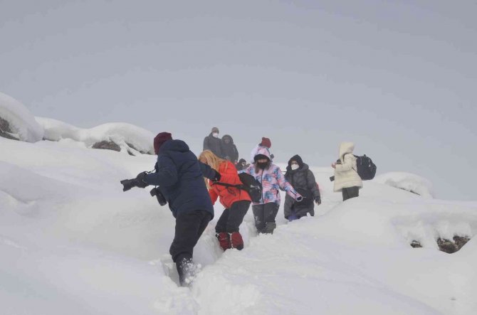 Fotoğraf sanatçıları kışın güzelliklerini fotoğrafladı
