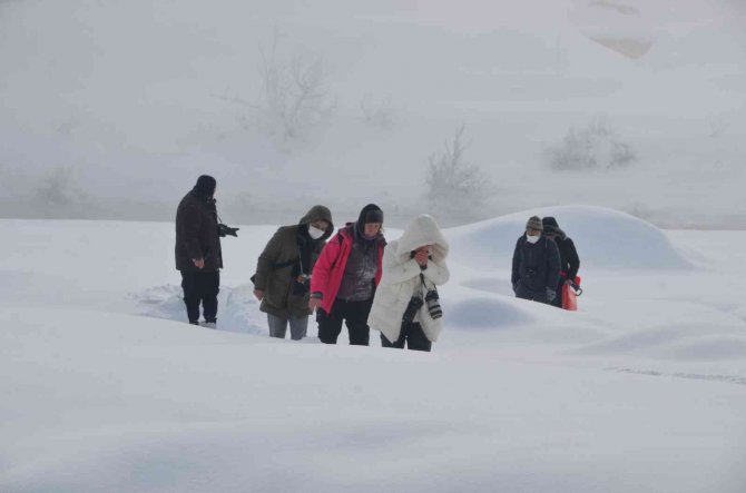 Fotoğraf sanatçıları kışın güzelliklerini fotoğrafladı