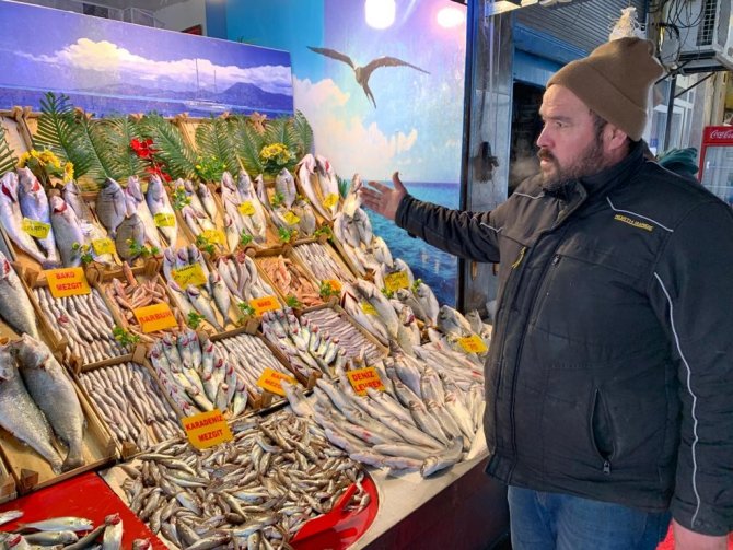 Geçtiğimiz günlerde boş kalan balık tezgahlarında bolluk başladı