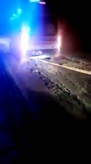 Hasta almaya giderken mahsur kalan ambulansı itfaiye kurtardı