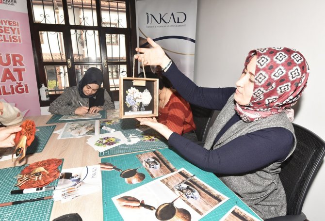 Karatay Kent Konseyi Kadın Meclisi’nden rölyef kursu