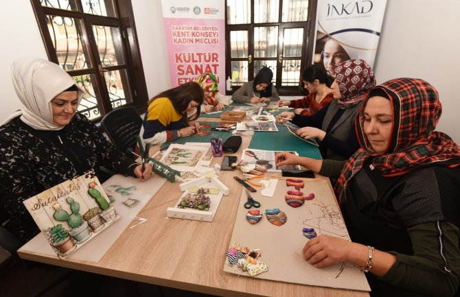 Karatay Kent Konseyi Kadın Meclisi’nden rölyef kursu