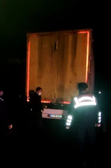 Kontrol noktasında durdurulan tırda 2 milyon TL değerinde makaron bulundu