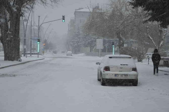 Konya Adana karayolu 16 saattir trafiğe kapalı