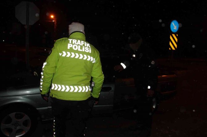 Konya-Isparta karayolunda ulaşıma kar engeli