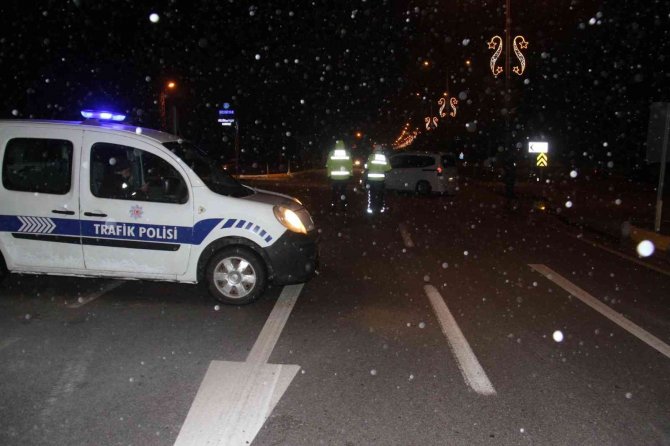 Konya-Isparta karayolunda ulaşıma kar engeli