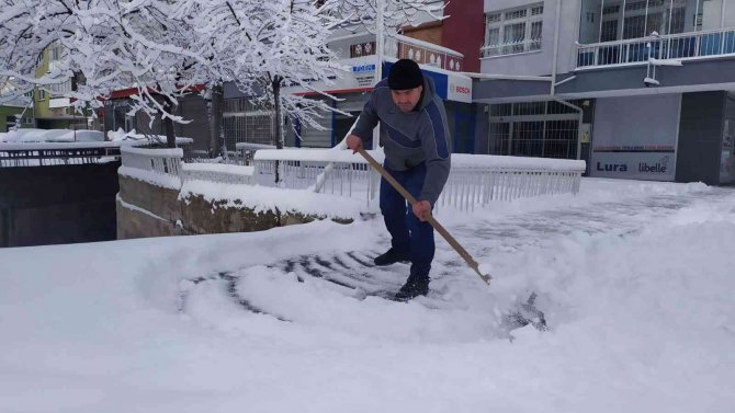 Konya yağan karla beyaza büründü