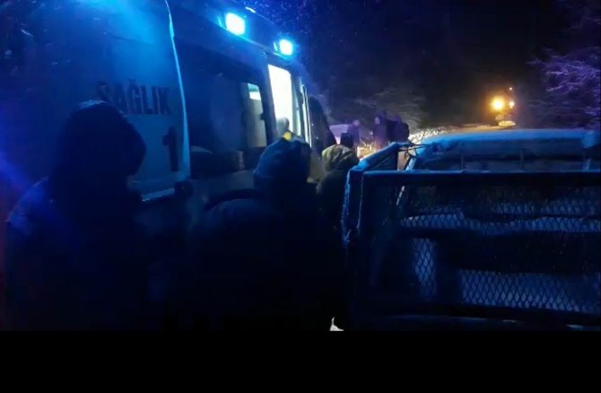 Konya’da hamile kadın karda mahsur kalan otomobilde doğum yaptı