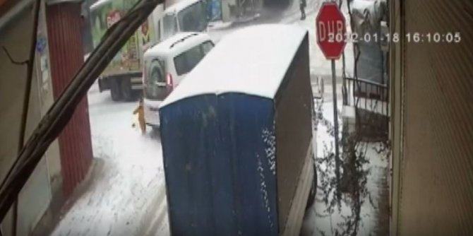 Küçük çocuğun inanılmaz kurtuluşu kamerada