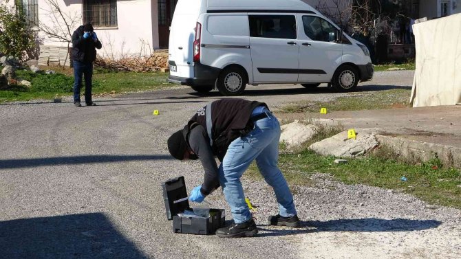 Sokakta yürürken motosikletli kişilerin saldırısına uğradı