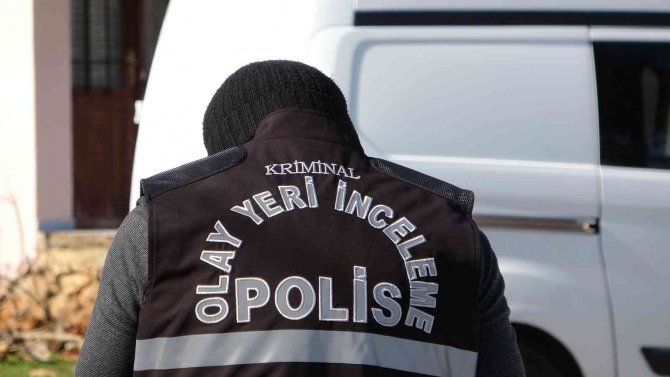 Sokakta yürürken motosikletli kişilerin saldırısına uğradı