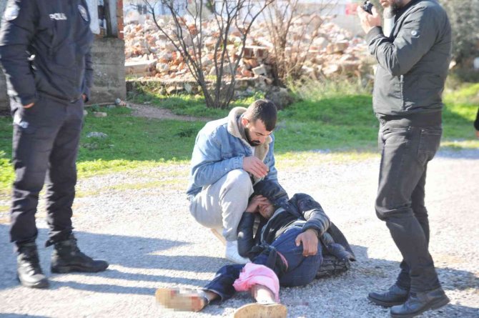 Sokakta yürürken motosikletli kişilerin saldırısına uğradı