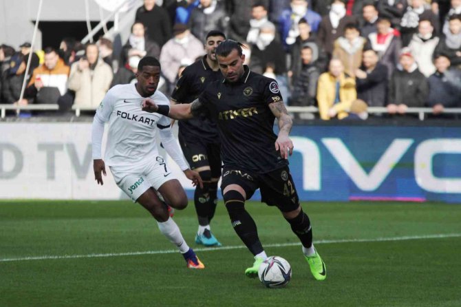 Spor Toto Süper Lig: Altay: 0 - Konyaspor: 0 (İlk yarı)