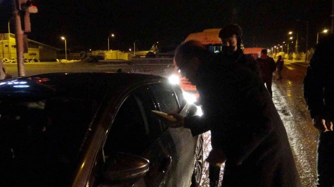 Yoğun kar yağışında sürücülere çorba ikramı