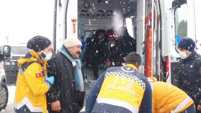 Yolcu otobüsü devrildi: 1 ölü, 38 yaralı