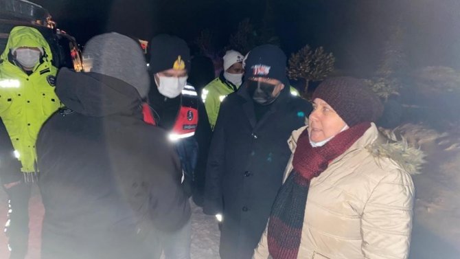 Yolcu otobüsü refüje girdi, 40 yolcu ölümden döndü