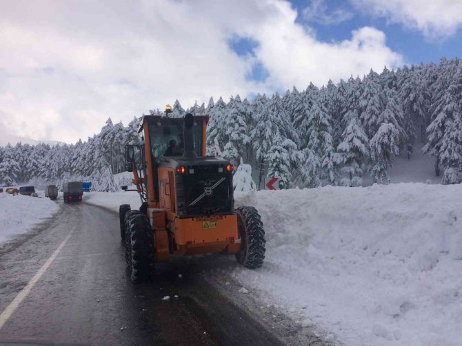 Antalya-Konya karayolunda kar esareti sona erdi