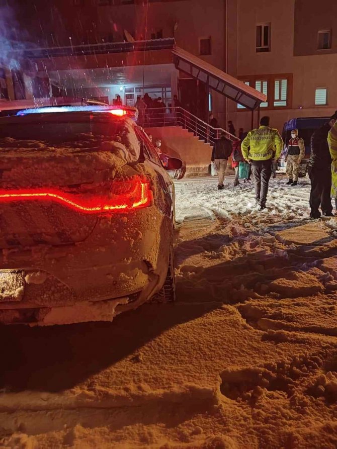 Arızalanan otobüsteki 44 yolcu kurtarıldı