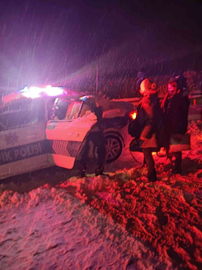 Arızalanan otobüsteki 44 yolcu kurtarıldı