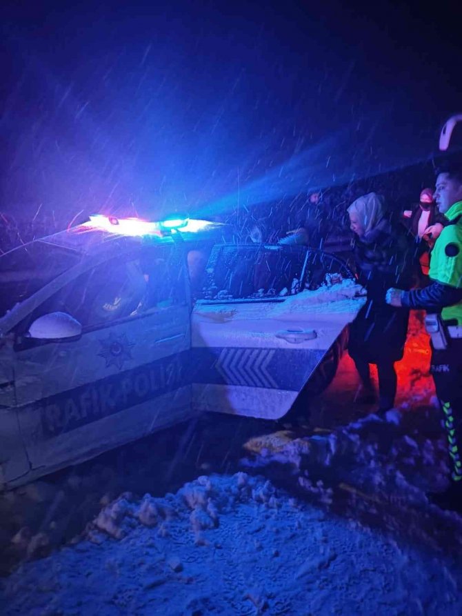 Arızalanan otobüsteki 44 yolcu kurtarıldı