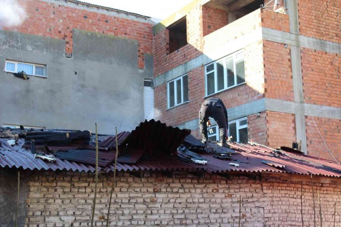 Bacada çıkan yangın korkuttu