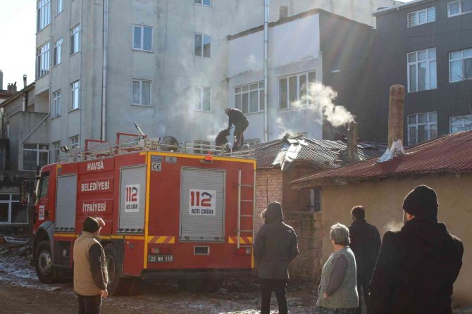 Bacada çıkan yangın korkuttu