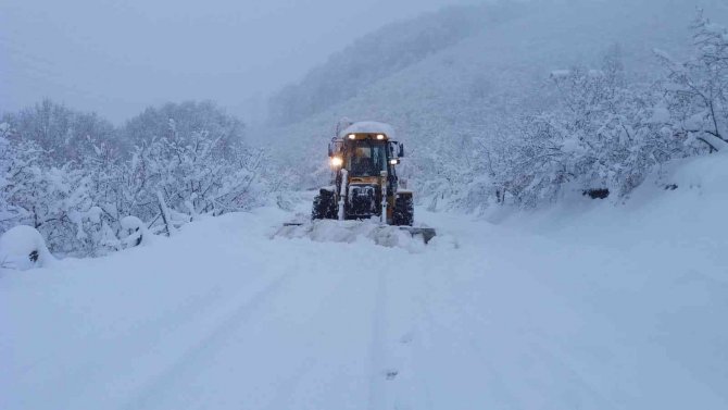 Düzce’de 108 köy yolu ulaşıma kapalı