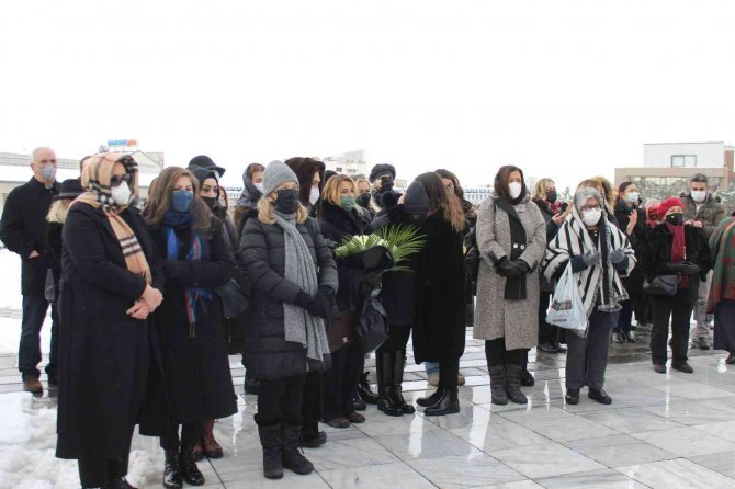 Eski müsteşar Mukadder Sezgin son yolculuğa uğurlandı