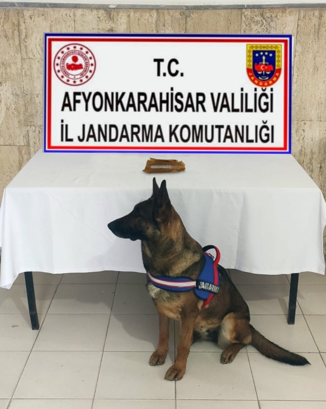 Jandarma 3 kişiyi gözaltına aldı, 2 gram metamfetamin ele geçirdi