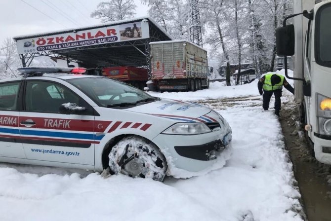 Jandarmadan kış lastiği denetimi