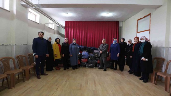 KOMEK ve ASEM çocukların yüreklerini ısıtıyor