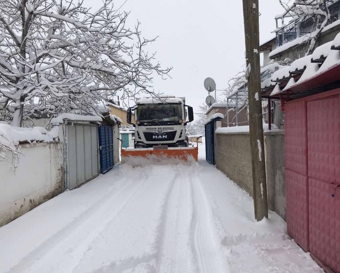 Meram’da yoğun kar mesaisi