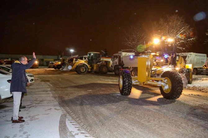 Meram’da yoğun kar mesaisi