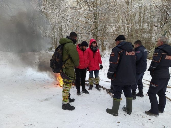 Ormanda kaybolan 4 kişi, 10 saat sonra bulundu