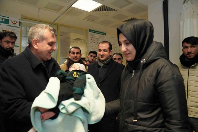 Siverek’te ekipler tipide hastaneye götürülemeyen iki bebek için seferber oldu