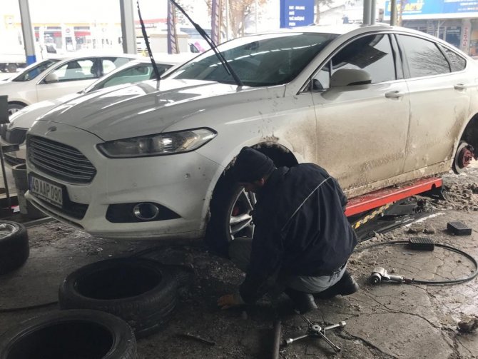 Soğuklar arttı, ustalar sürücülere kış bakımını hatırlattı