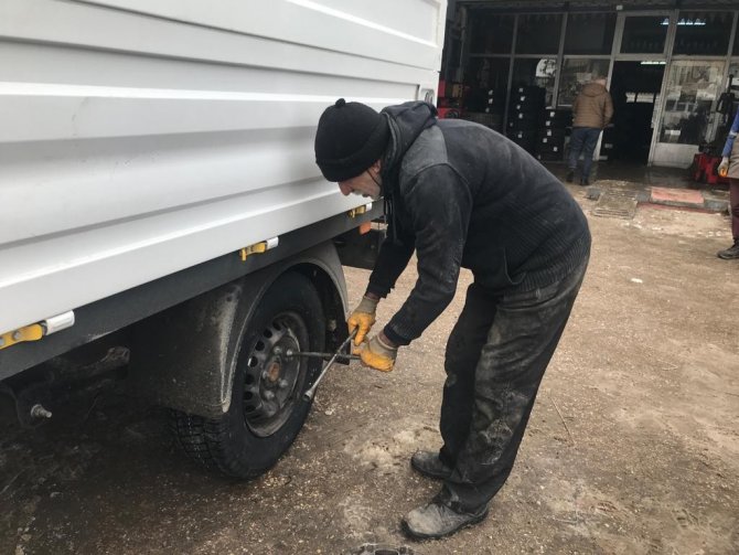 Soğuklar arttı, ustalar sürücülere kış bakımını hatırlattı