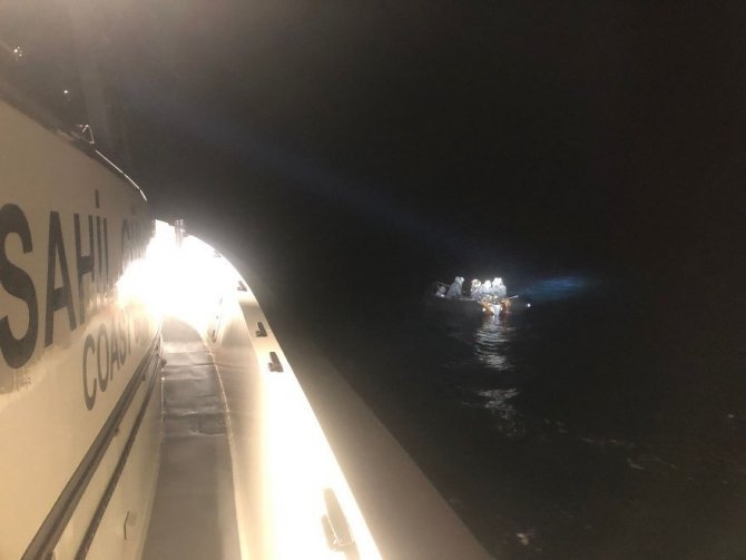 10 düzensiz göçmen kurtarıldı