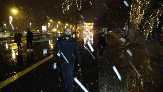 14 yıl aradan sonra kar yağdı