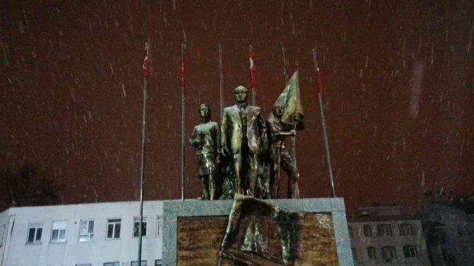 14 yıl aradan sonra kar yağdı