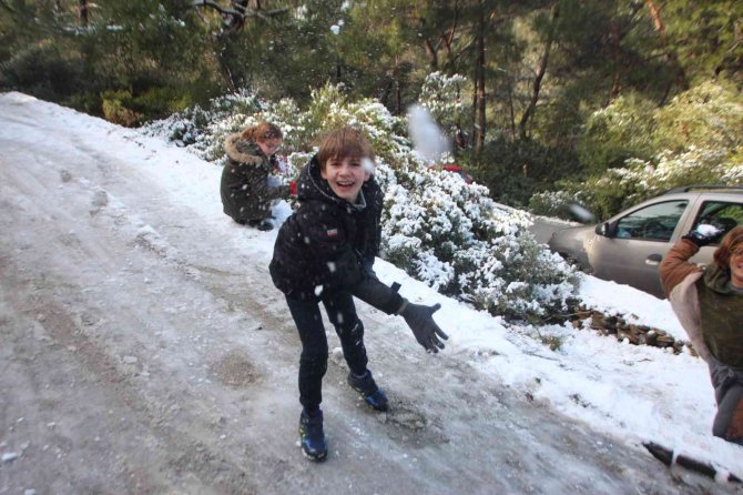 3 bin 500 yıllık kentte kar keyfi