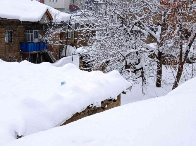 97 yerleşim yeri yolu ulaşıma kapandı