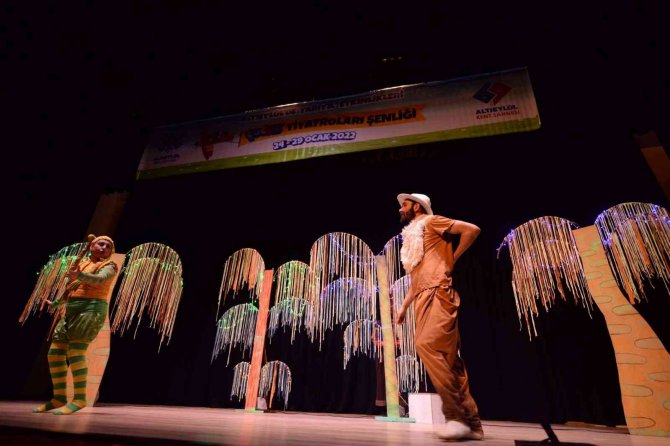 Altıeylül’de çocuklar için tiyatro yenliği başladı