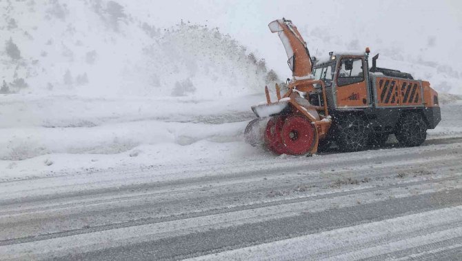 Antalya-Konya karayolunda ağır tonajlı araçların geçişine izin verilmiyor