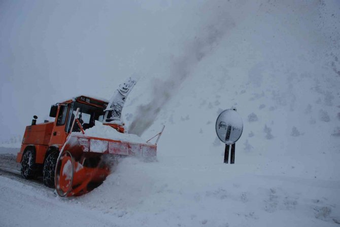 Antalya-Konya karayolunda ağır tonajlı araçların geçişine izin verilmiyor