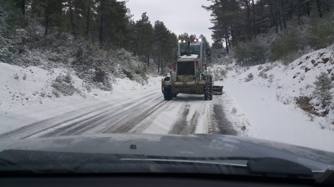 Ateş savaşçıları bu kez karla mücadeleye katıldı