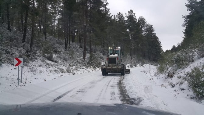 Ateş savaşçıları bu kez karla mücadeleye katıldı