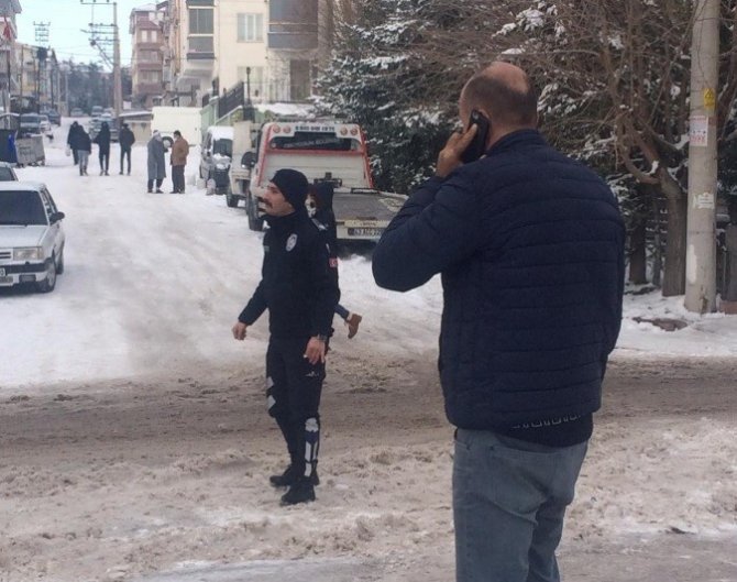 Başkan Altay, ayağının tozuyla çalışmalara katıldı